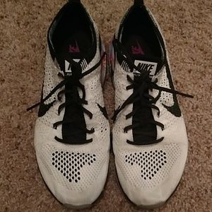 Nike flyknit zoom tennis shoes
